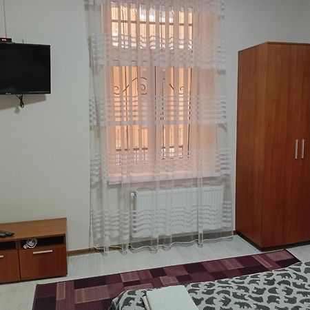 Two-Bedroom Apartment In 10 Min To The Opera Theatre Lemberg Exterior foto